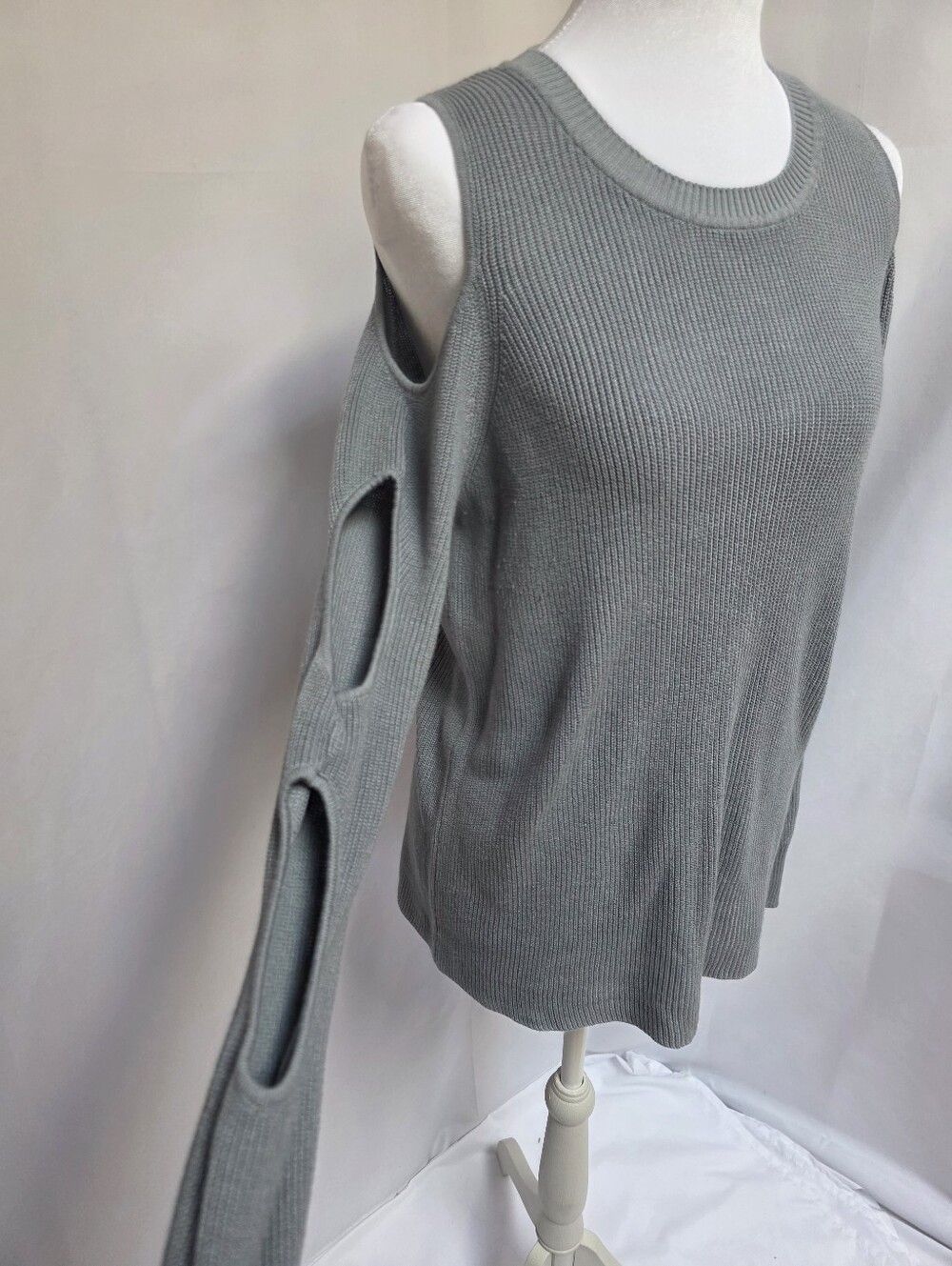 Hippie Rose Gray Cold Shoulder Cutout Sleeve Knit Sweater Women's L - Picture 2 of 8